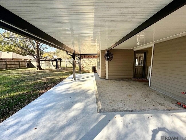 Building Photo - 18277 Autumn View Dr