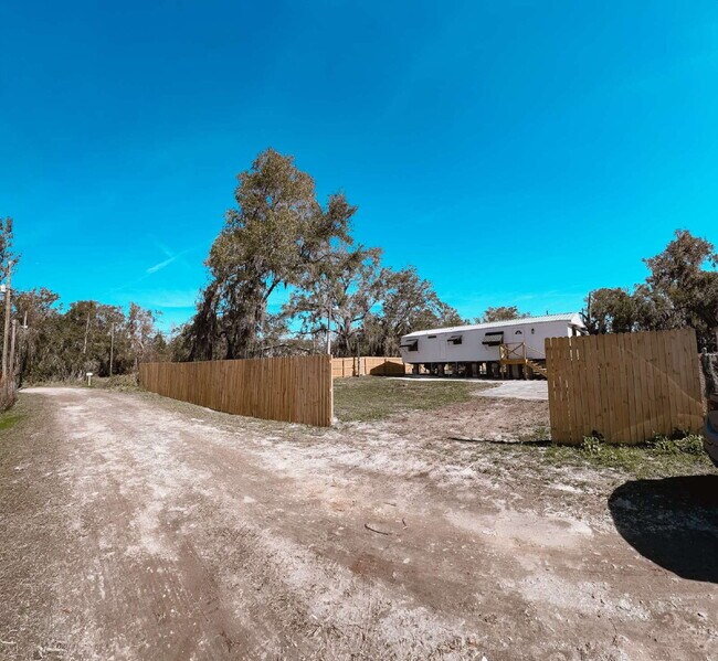 Building Photo - Remodeled Lakefront 2 Bedroom 2 Bath mobile home