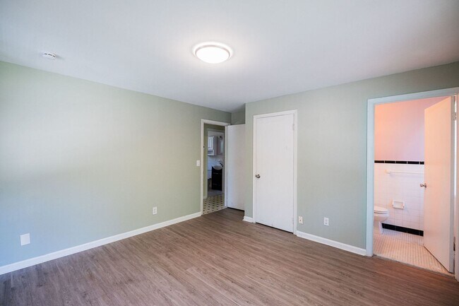 Building Photo - 315 S Mendenhall St