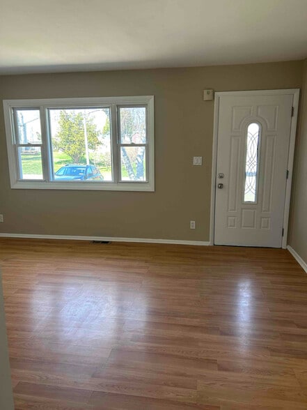 Building Photo - 201 Delwood Dr