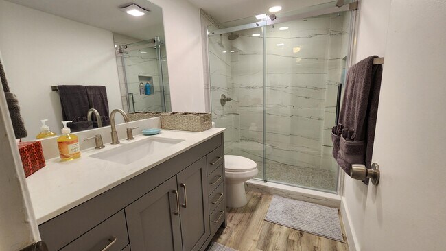 Building Photo - 950 Egret Cir