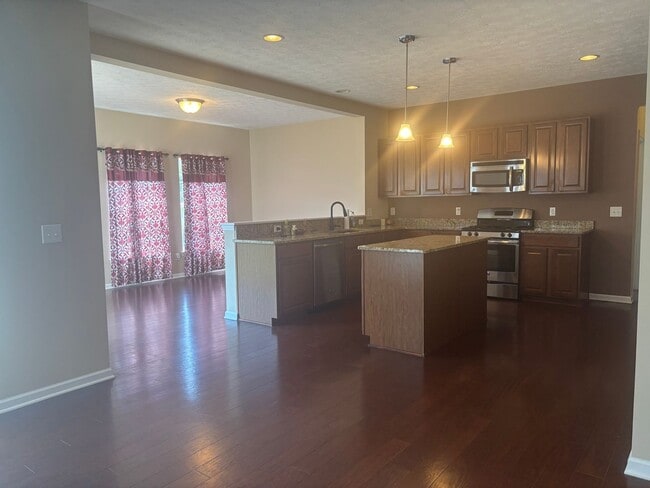 Building Photo - Spacious 4-Bedroom 2.5 Bath Gem in Avon, OH!