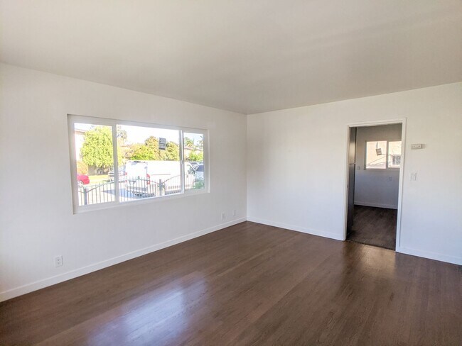 Building Photo - 3554 Brenton Ave