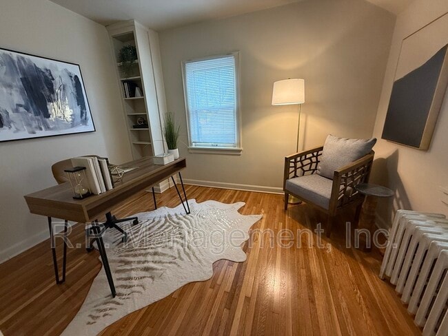 Building Photo - 1090 16th Ave SE