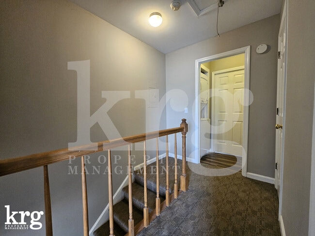 Building Photo - 521 Tate St