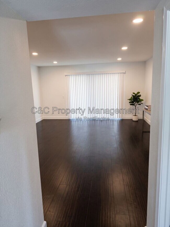 Building Photo - 46 Tangelo
