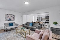 Building Photo - 977 SW 10th St