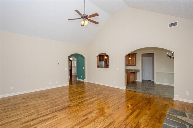 Building Photo - 1661 Jamestown Ave