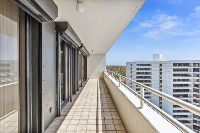 Building Photo - 5950 Pelican Bay Plaza S