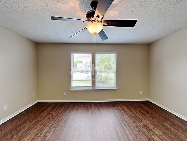 Building Photo - 527 Runnymede Ct