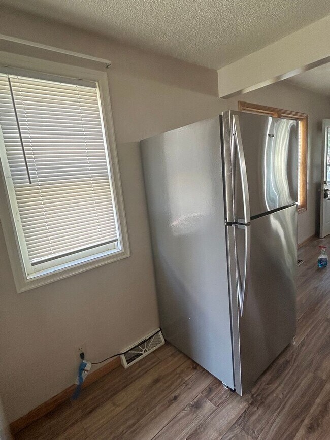 Building Photo - Updated 3-Bedroom Home