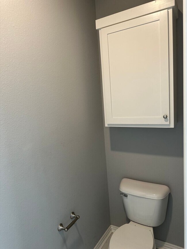 Building Photo - Available Now! Modern 3-Bedroom, 2-Bathroom Home in Legendary Subdivision near Shaw Elementary