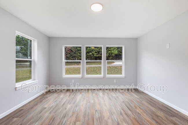 Building Photo - 6900 Seaver Dr NW