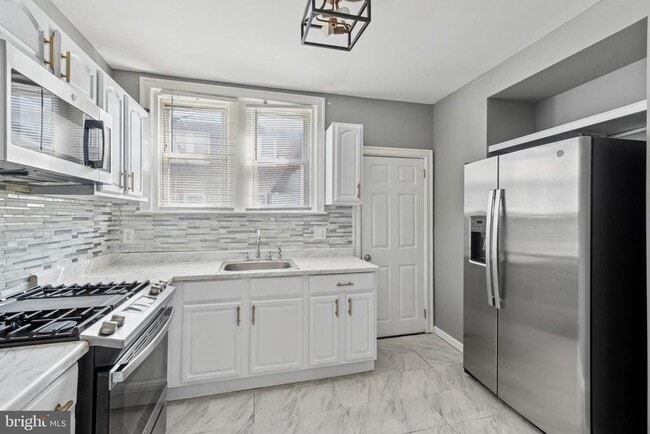 Building Photo - 922 Granite St