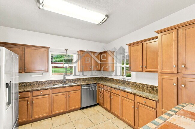 Building Photo - 6714 Nina Rosa Dr