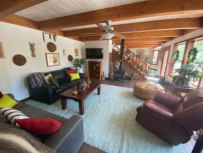 Building Photo - Truckee Ski Lease Available