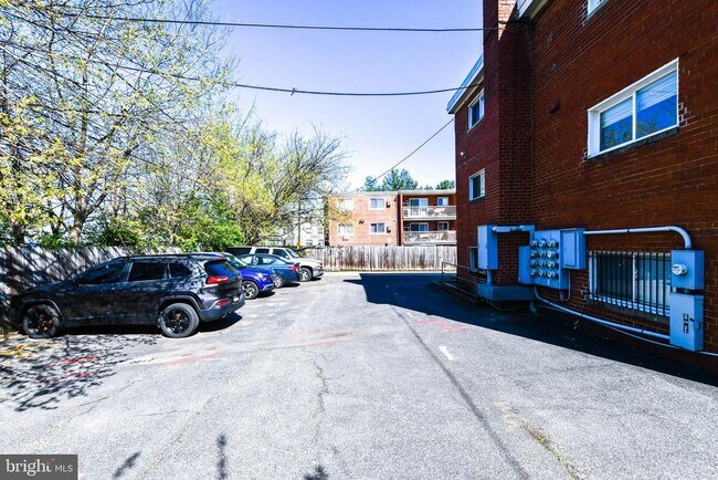 Building Photo - 1386 Bryant St NE