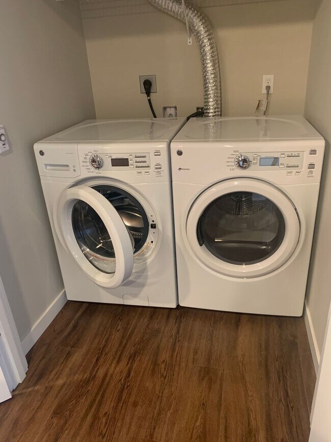 Building Photo - You’ll Love the Floor Plans. Find your new home with us!