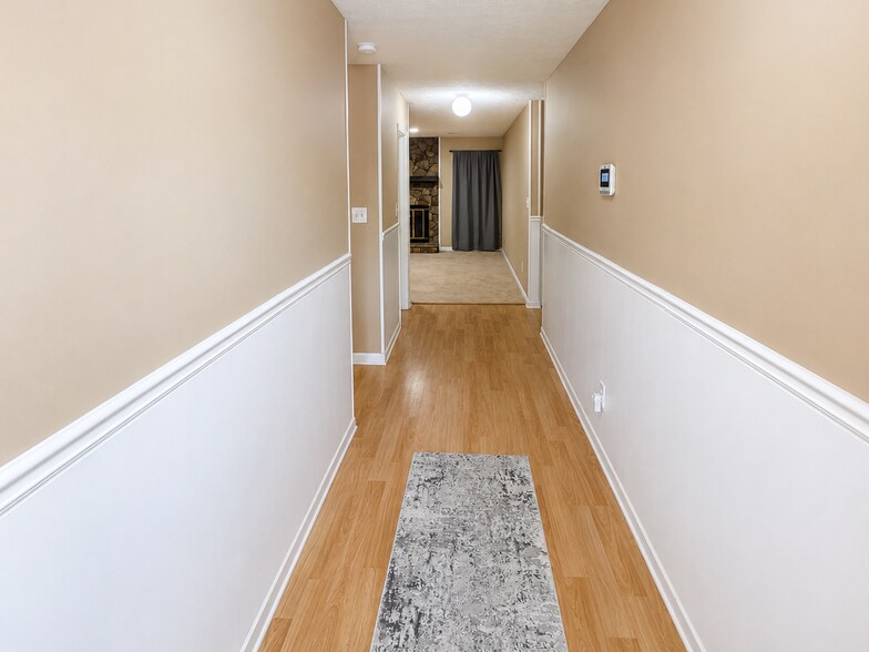Building Photo - 1710 Underwood Dr SE