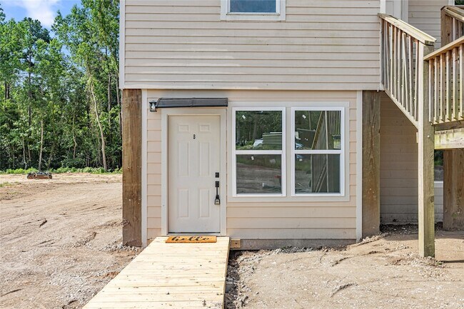 Building Photo - 28096 7 Sisters Rd