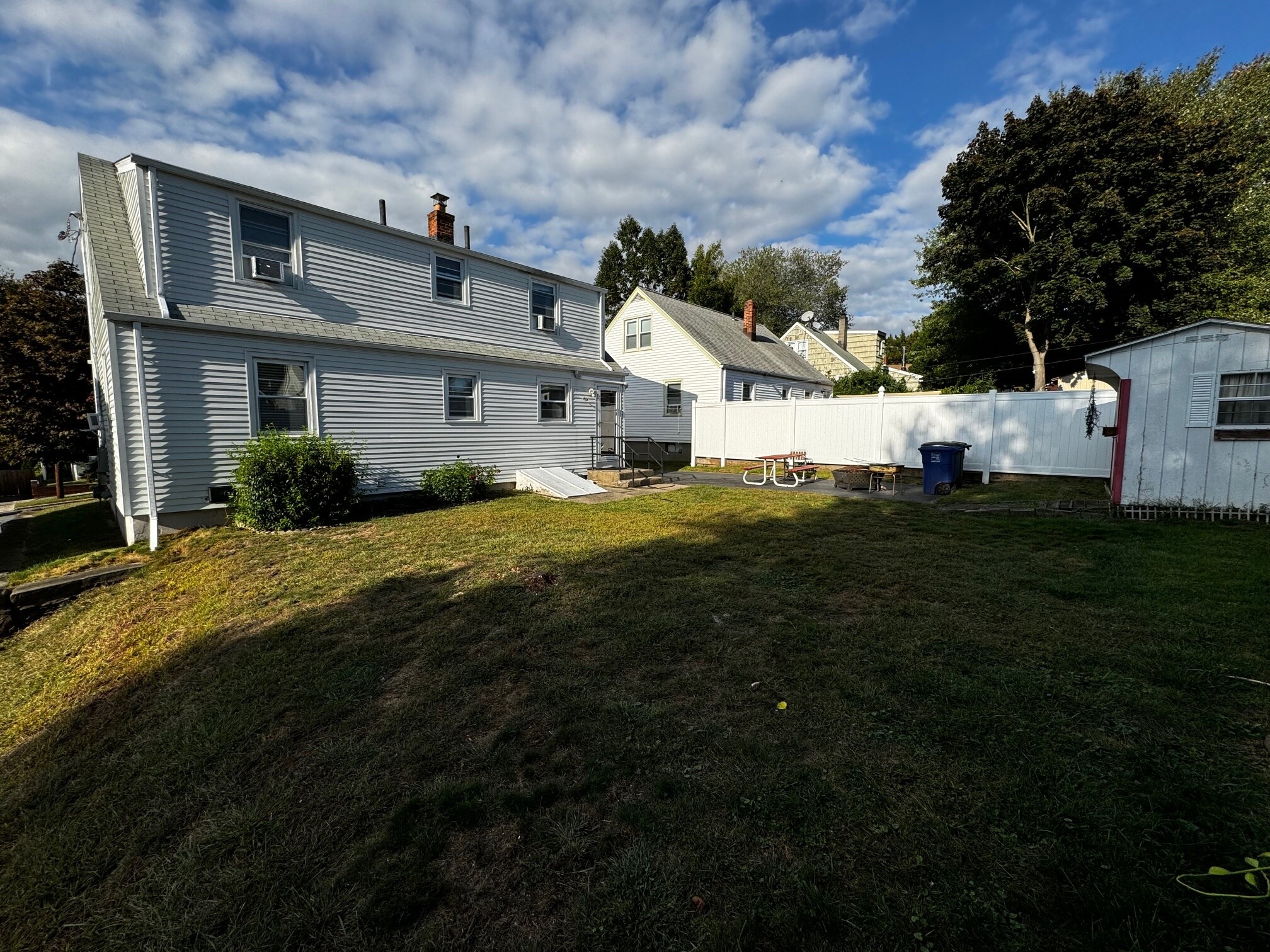 Building Photo - 815 Ruth St