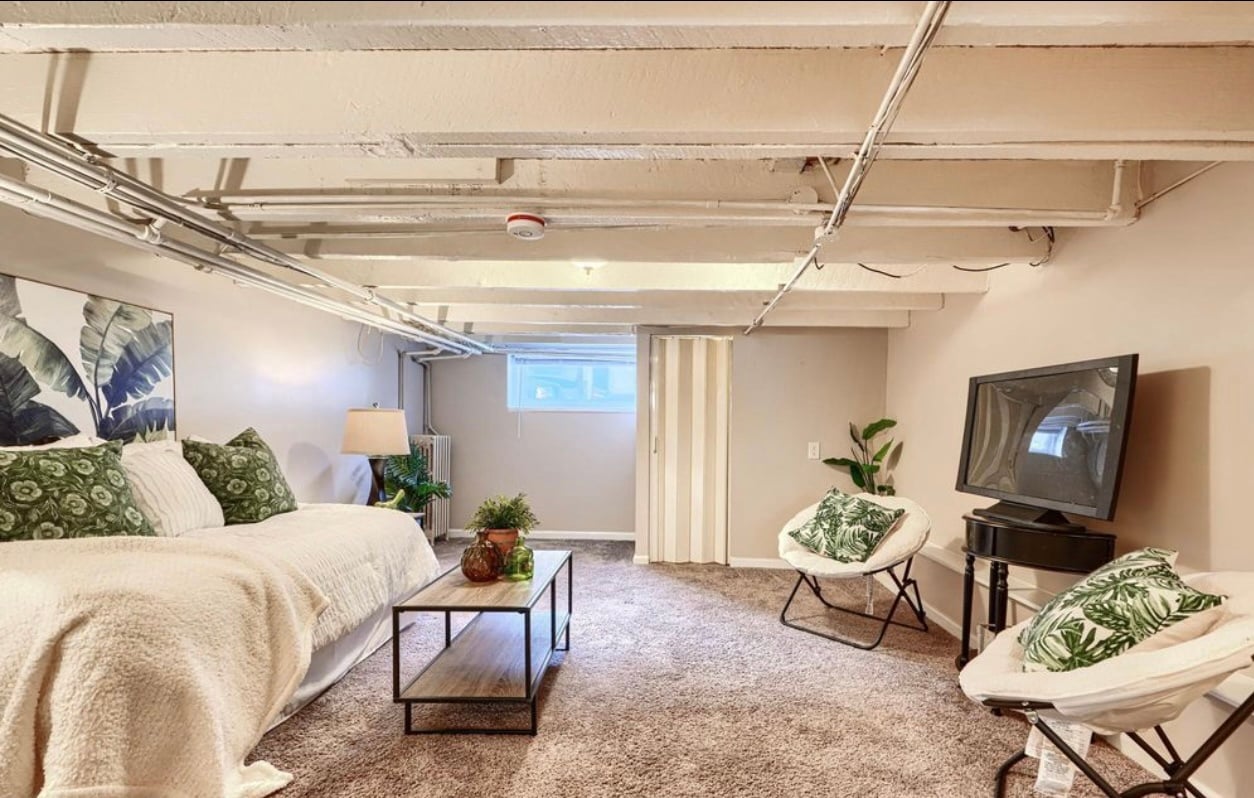 Building Photo - 627 S Eaton St