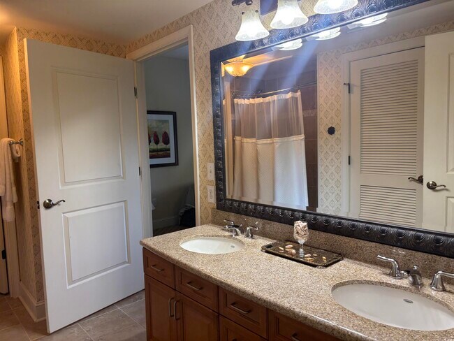Building Photo - 8121 Amalfi Pl