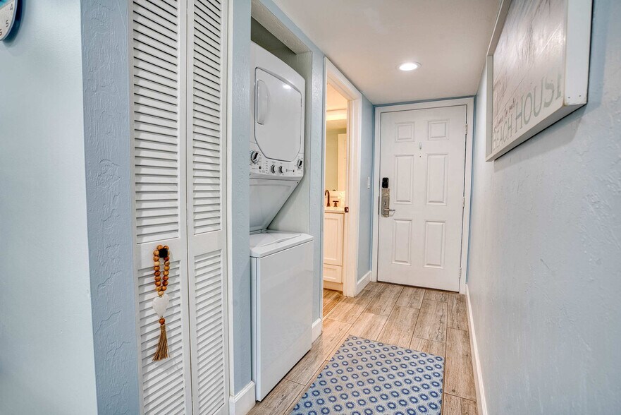 Building Photo - 600 Neapolitan Way