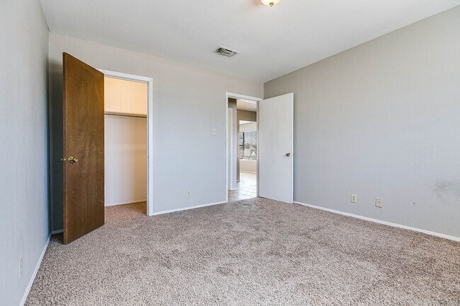 Building Photo - 1427 Austin St