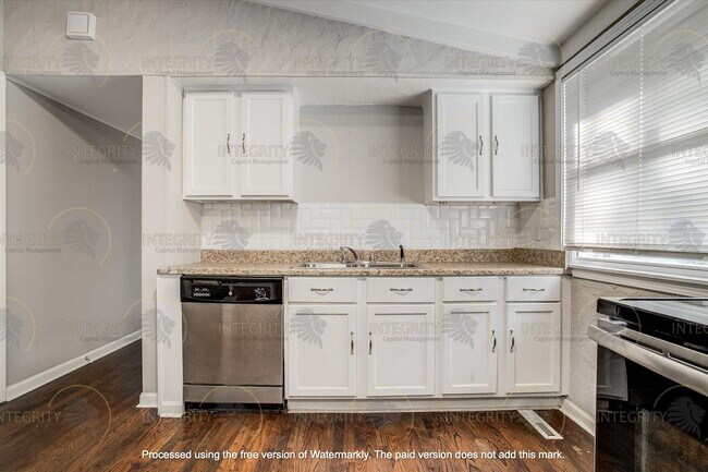 Building Photo - 4809 Farley Ave