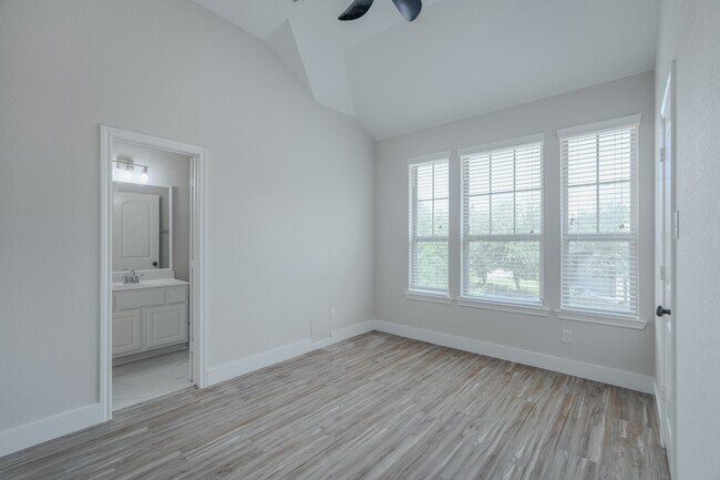 Building Photo - 118 Cheswood Manor Drive