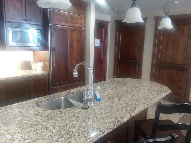 Building Photo - 3551 N Escala Ct