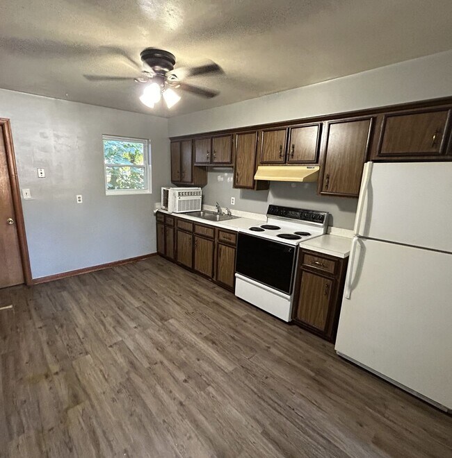 Building Photo - Guam Streets