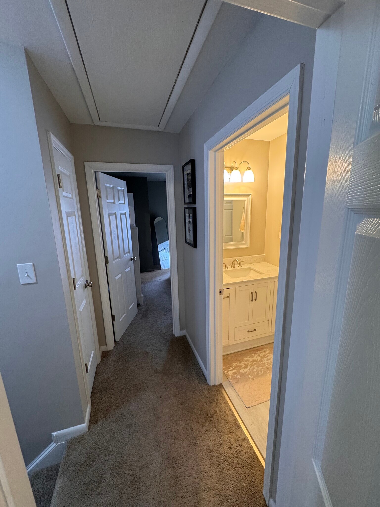 Upstairs hall w/linen closet - 1967 Airy Cir