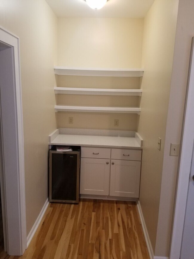 Building Photo - 524-24A E. Wright St.