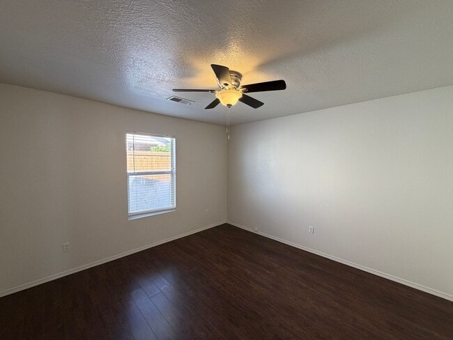 Building Photo - 3 Bedroom Single Story Home Available Near Unser Blvd NW & Irving Blvd NW