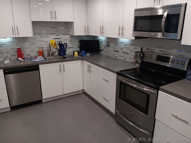 Building Photo - 3850 Galt Ocean Dr