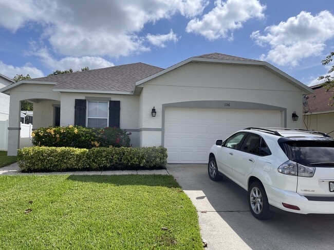 Building Photo - 136 Aster Dr
