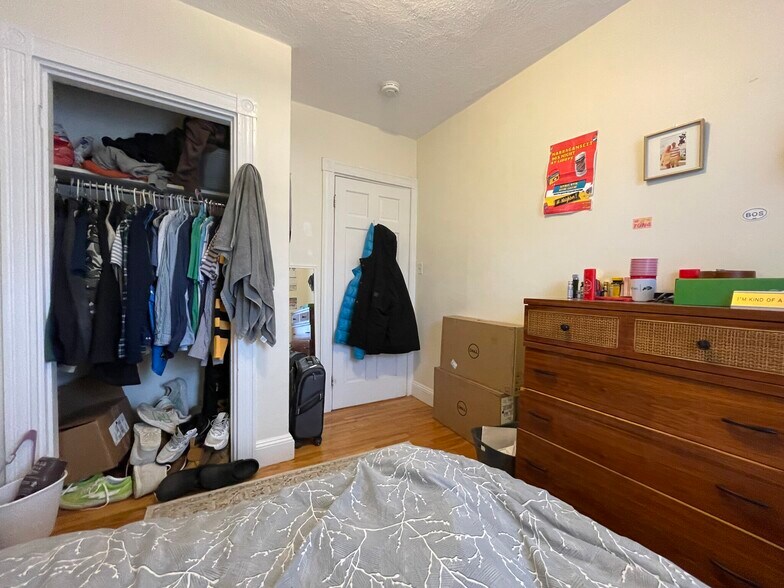 Building Photo - 67 Fairbanks St