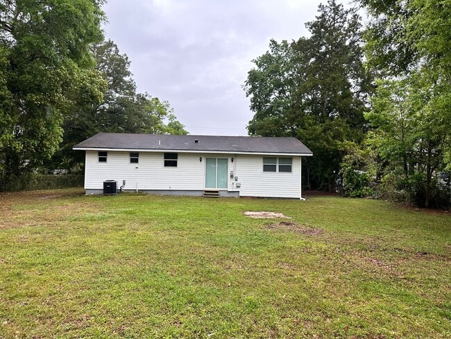 Building Photo - In the heart of Keystone Heights