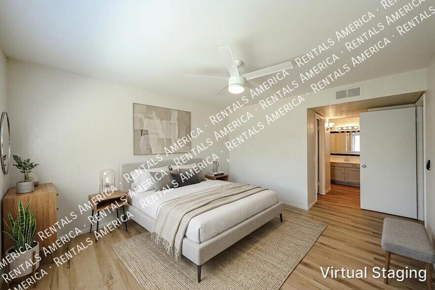 Building Photo - 2146 W Isabella Ave