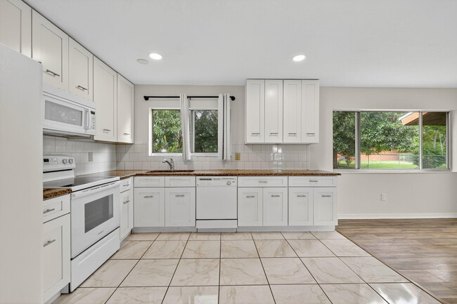 Building Photo - 2252 SE Aneci St