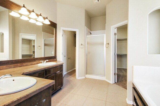 Building Photo - Great 4 bed, 2 bath, 2 car home in Edmond