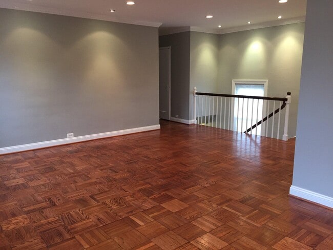 Building Photo - 3250 Martha Custis Dr