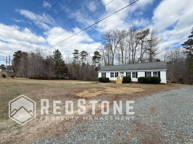 Building Photo - 3340 NC-54