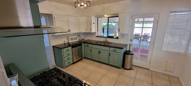 Building Photo - 8044 E Cambridge Ave