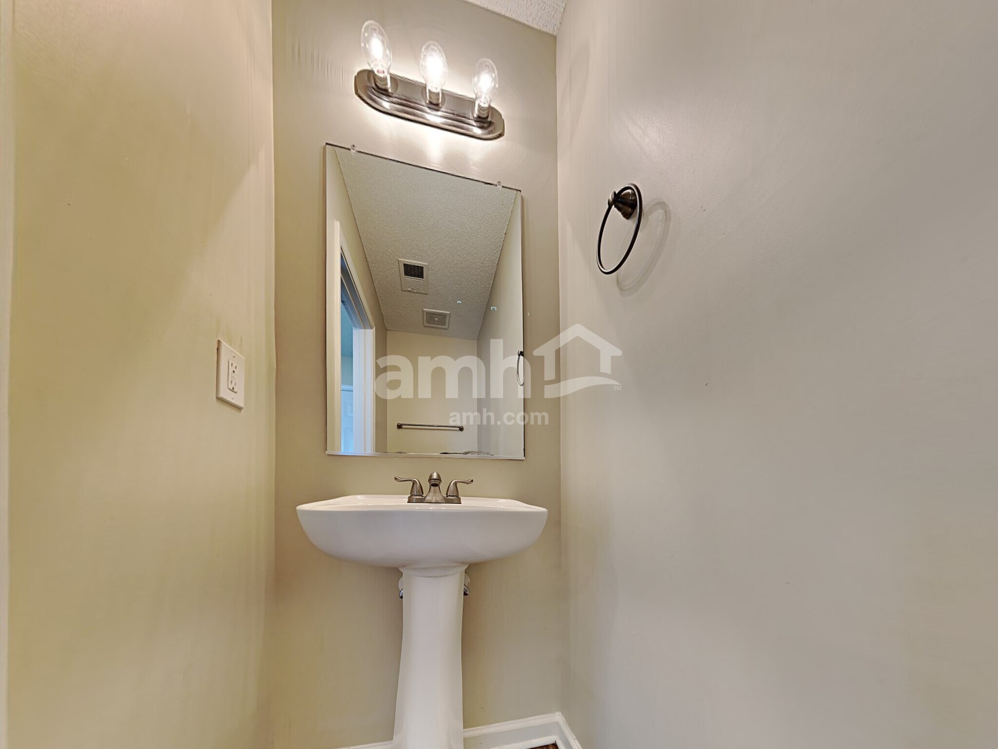 Building Photo - 2009 Clipstone Dr