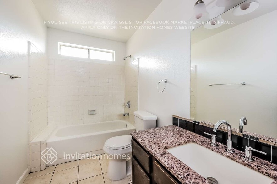 Building Photo - 11033 N 57th Dr