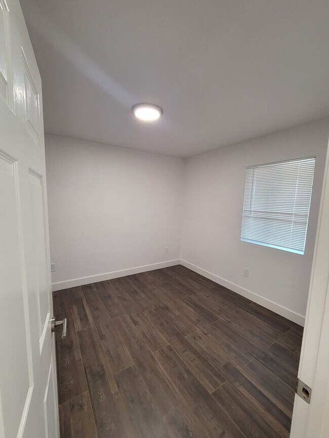 Building Photo - Stylish & Modern 1-Bedroom Retreat Steps f...