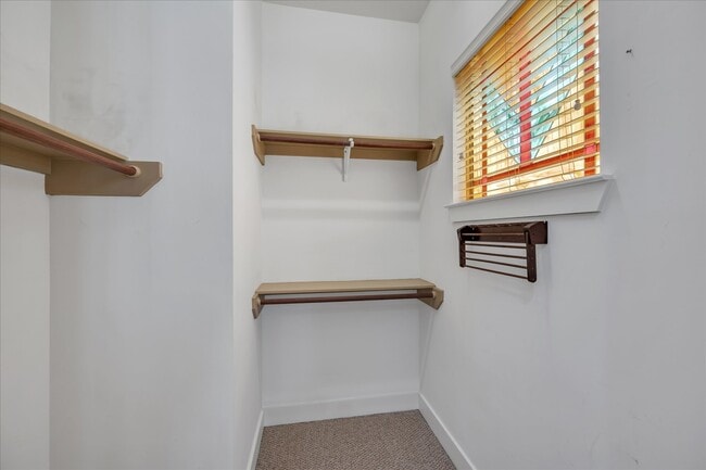 Building Photo - 1715 W 24th St